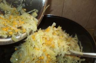 Тушеная капуста с горохом - фото шага 7