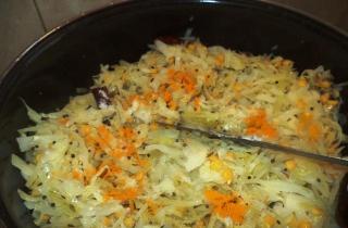 Тушеная капуста с горохом - фото шага 9