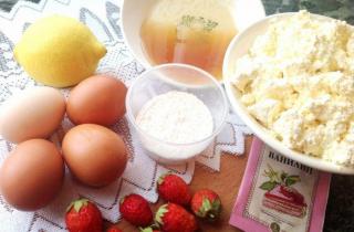 Творожная запеканка с клубникой - фото шага 1