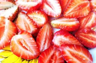 Творожная запеканка с клубникой - фото шага 3