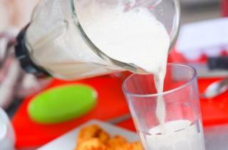 Взбитый растворимый кофе - фото шага 3