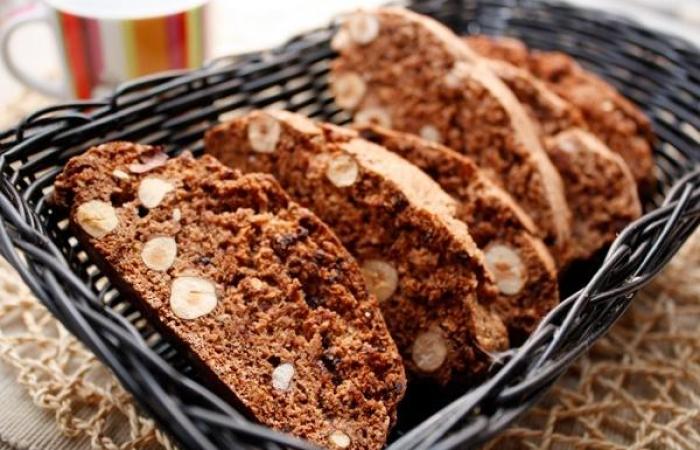 Шоколадные бискотти с фундуком - пошаговый рецепт с фото Шоколадные бискотти с фундуком - пошаговый рецепт с фото