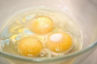 Блинчики со сливами - фото шага 1