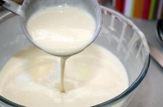 Блинчики со сливами - фото шага 3