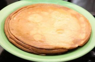 Блины с красной икрой - фото шага 3