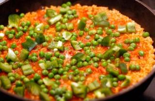 Классическая паэлья с морепродуктами - фото шага 8