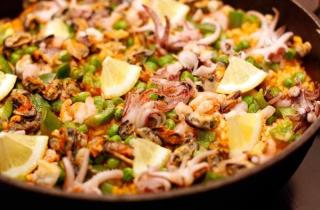 Классическая паэлья с морепродуктами - фото шага 9