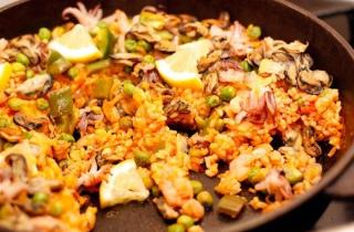 Классическая паэлья с морепродуктами - фото шага 10