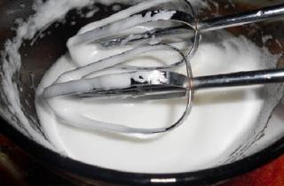 Корзиночки с белковым кремом - фото шага 3