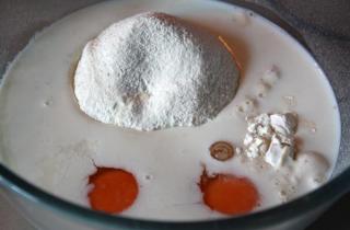 Нежные блинчики с творогом - фото шага 1