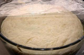 Пицца с креветками - фото шага 2