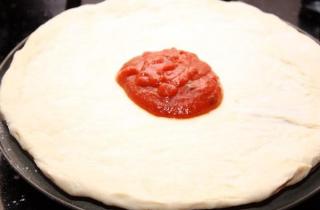 Пицца с креветками - фото шага 3