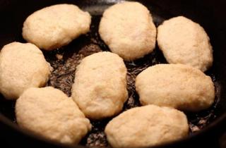 Рыбные котлеты из трески - фото шага 7