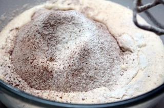 Шоколадные бискотти с фундуком - фото шага 2