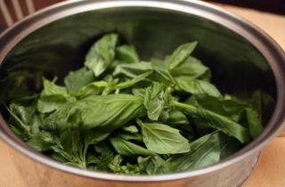 Спагетти с соусом песто - фото шага 1