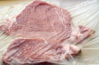 Свиные отбивные в соевом кляре - фото шага 1