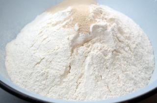 Тесто для пиццы классическое - фото шага 1