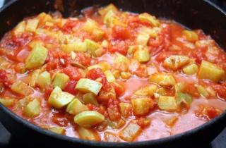 Закрытая пицца кальцоне с овощами - фото шага 4