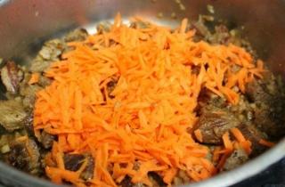 Гуляш из говядины с подливкой - фото шага 3