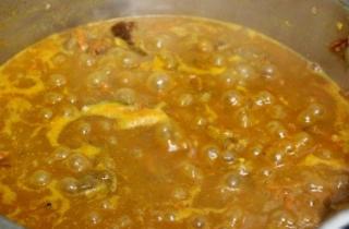 Гуляш из говядины с подливкой - фото шага 5