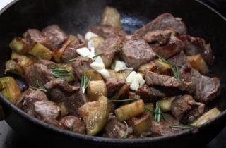 Жареное мясо с баклажанами - фото шага 5