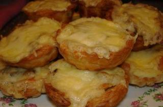 Жульен в корзиночках из слоеного теста - фото шага 5