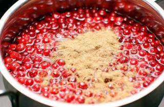 Клюквенный соус классический - фото шага 2