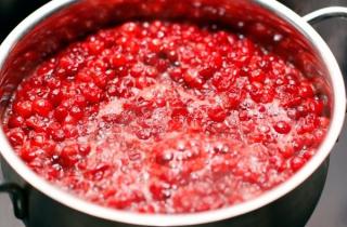 Клюквенный соус классический - фото шага 3