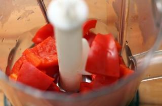 Красный хлеб с болгарским перцем и паприкой - фото шага 2