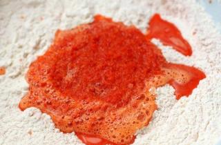 Красный хлеб с болгарским перцем и паприкой - фото шага 4