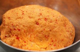 Красный хлеб с болгарским перцем и паприкой - фото шага 5