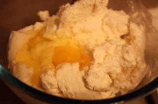 Кукурузные блинчики с творогом и кумкватом - фото шага 2