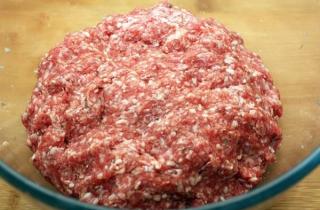 Мясные фрикадельки с моцареллой - фото шага 2