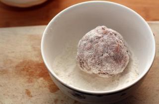 Мясные фрикадельки с моцареллой - фото шага 5