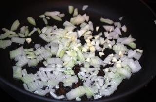 Паста с лососем и креветками - фото шага 1