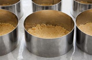 Порционный чизкейк с киви - фото шага 2