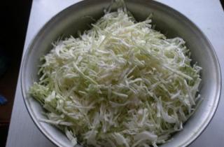 Салат из капусты с морковью и перцем на зиму - фото шага 2