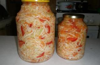 Салат из капусты с морковью и перцем на зиму - фото шага 7