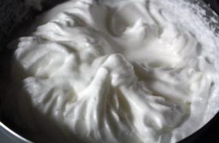 Шоколадные кексы с карамелью - фото шага 3