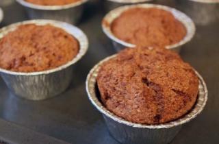 Шоколадные кексы с карамелью - фото шага 7