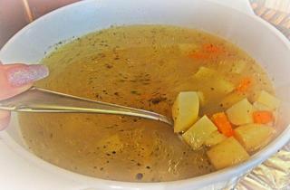 Суп-пюре из плавленого сыра с овощами - фото шага 1