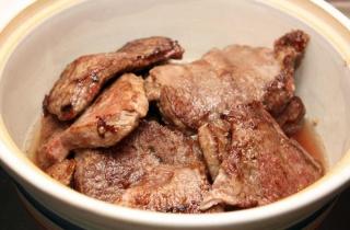 Тушеная говядина в томатном соусе - фото шага 2