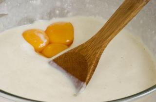 Булочки на желтках - фото шага 4