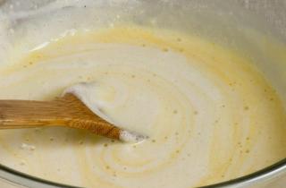 Булочки на желтках - фото шага 5