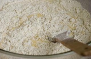 Булочки на желтках - фото шага 6