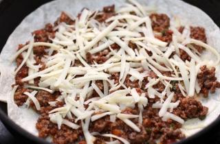 Кесадилья с мясом - фото шага 6