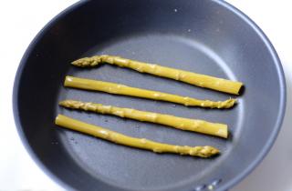 Омлет со спаржей - фото шага 2