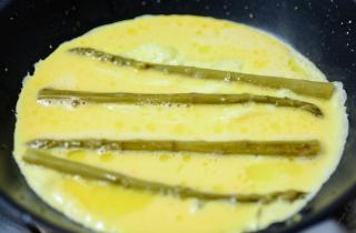 Омлет со спаржей - фото шага 3