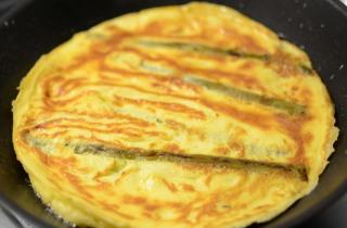 Омлет со спаржей - фото шага 4