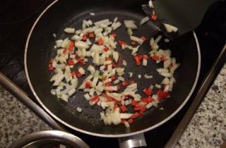 Омурайсу (японский омлет) - фото шага 1